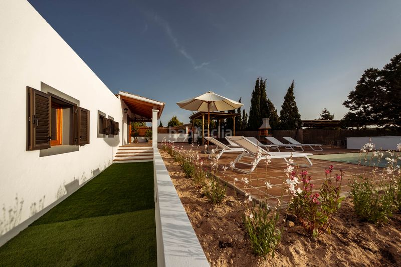 Foto ac3ec3b6-0a83-40ea-8033-d767cda63662. Chalet finca con alma mediterránea, un oasis privado con piscina y gran parcela en sant francesc xavier en Formentera