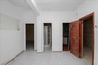 Pis  Carrer verge de montserrat. Vivienda económica para reformar