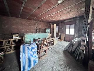 Local Comercial a Sant Celoni. Dos almacenes + 1 local a reformar en venta en el centro de sant