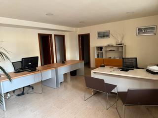 Lloguer Local Comercial a Sant Celoni. Local esquinero en alquiler en pleno centro – carretera vella