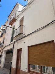 Casa adossada a Centre. Casa de pueblo segunda línea de mar – blanes