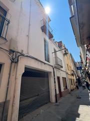 Casa adossada a Centre. Casa de pueblo en segunda línea de mar – blanes