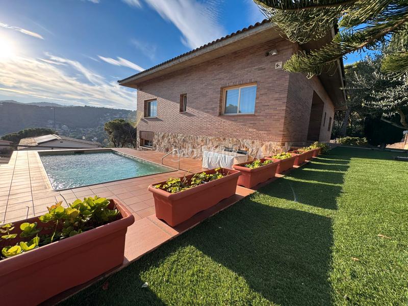 Foto 787d8060-e1f7-4e86-aeb3-ac764536e1c2. Xalet amb calefacció aparcament piscina a Cabrils