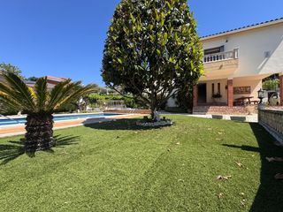 Chalet in Roca Grossa. Casa en venta a lloret de mar