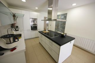Casa adossada a Breda. Casa exclusiva con piscina de diseño en venta en el centro de br