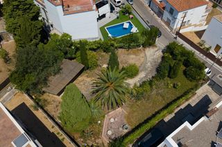 Terreno residencial en Centre. Parcela urbana totalmente llana la calle gironès, blanes