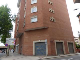Local commercial  Calle angel guimera. Local en venta o en alquiler en zona ponent