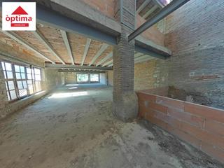 Casa adossada a Riudecols. Estructura para construir 3 plantas  garaje