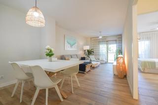 Piso en Els Esquirols. Piso reformado en cambrils con piscina y parking incluido