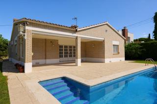 Chalet in Vilafortuny. Chalet con encanto en cambrils