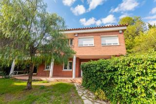 Chalet  De la font. Chalet independiente con gran parcela y espacios amplios en almo