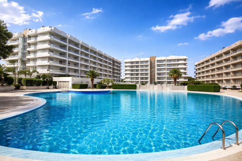 Foto 323150d4-ea55-4cc2-a09b-139bb4f8674a. Loft amb piscina a Mar i Camp - Platja dels Capellans Salou