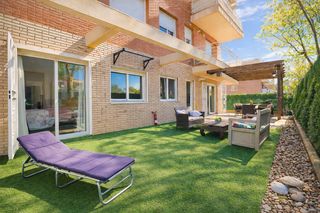 Planta baixa  Calle castell de siurana. Vive en vilafortuny bajo con jardín privado y zona comunitaria