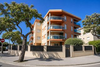 Apartament  Calle llobregat. Apartamento a 5 minutos de la playa con parking en cambrils