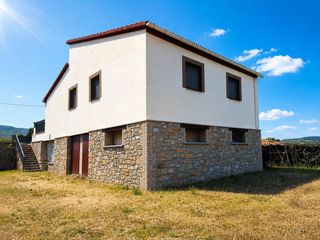 House  Calle poligono 3. Amplia casa de 323 m2 en entorno natural