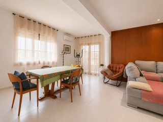 Casa adossada a Avenida REUS DE