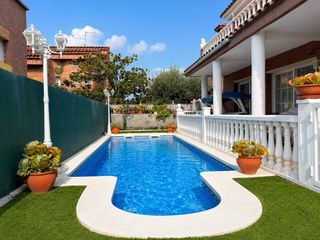 Chalet  Carretera carretera alcolea del pinar. Chalet independiente con piscina, jardín y garaje para 4 coches