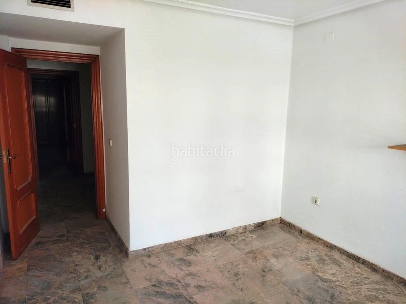 Foto 1ad71f4b-b5c3-4d33-a126-aec5f4e81fd5. Pis a Campello Playa Campello (el)