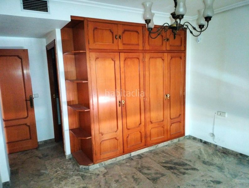 Foto 4413a433-2e73-4cd6-8cf2-379b3d2eac49. Pis a Campello Playa Campello (el)