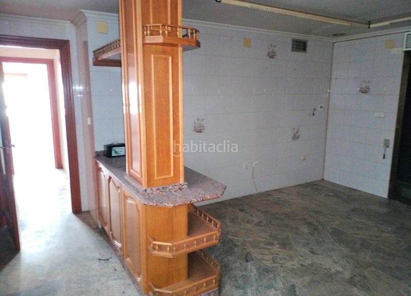 Foto bbeeb649-9de6-4456-9d62-41c69a49e245. Pis a Campello Playa Campello (el)