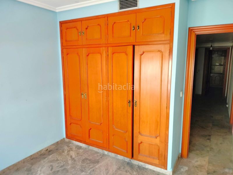 Foto f41f7088-74a5-4569-b020-6dc28b20f4fc. Pis a Campello Playa Campello (el)