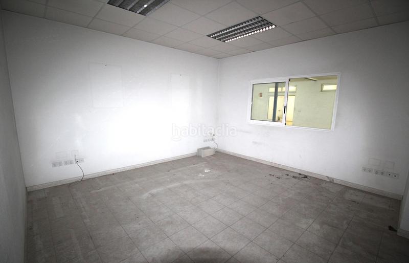Foto d0a90142-ee9e-4d11-af3e-d6913a9d7dc0. Rent industrial building in Pla de la Vallonga Alicante