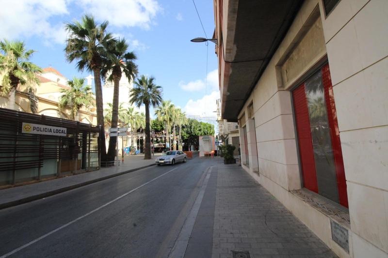 Foto 7cd2f8e8-646e-45a6-87e4-5036774e01e4. Affitto locale commerciale in Almoradí
