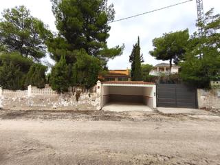 Chalet in Tibi. Chalet reformado con jardín privado y comodidades modernas