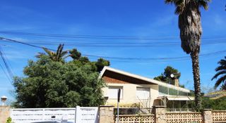 Chalet à Petrer. Amplio chalet en petrer alicante con parcela de 809 m2
