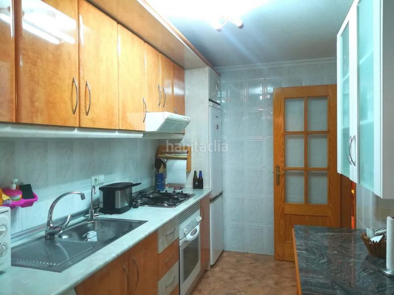 Foto 50b5d121-f308-46c7-94c6-5c310fb291fc. Planta baja  con fachada a pasillo particular muy traquilo en Alcázares (Los)