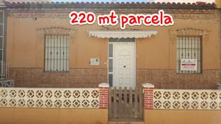 Erdgeschoss en Calle del pilar  22. Casa pareada de 220 mt de parcela, 3 habitaciones, 2 baos uno d