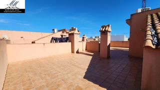 Dachwohnung en Los Nietos. 1 piso unico de 3 habitaciones, 2 baos en los nietos, entrar a