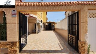Chalet en Los Nietos. Chalet adosado en los nietos