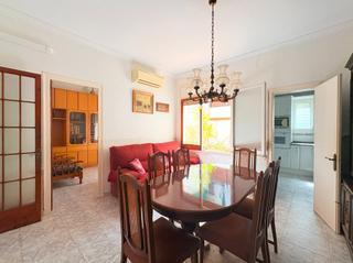 Casa aparellada  Carrer teodor creus i corominas. Casa pareada con gran terraza y solarium