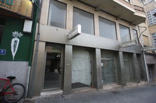 Local Comercial a Gran Via de Colom. Local comercial de 999 m2 compuesto de sotano  planta baja  alti
