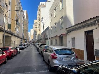 Casa a Camp D´en Serralta. Planta baja con gran patio y gym en palma centro