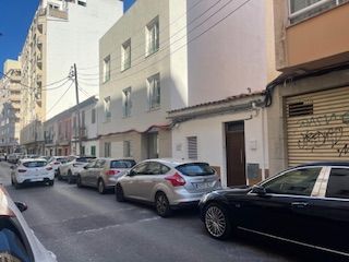 Casa a Camp D´en Serralta. Planta baja con gran patio y gym en palma centro