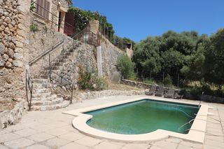 Chalet en Selva. Casa en la población de selva con piscina, gym y biblioteca y sa