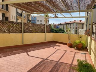 Lloguer Pis  Carrer de trafalgar. Piso con terraza con mucha luz natural