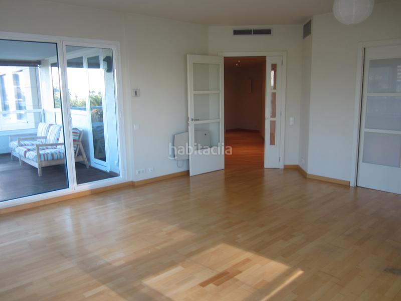 Foto 69aea8cf-fcb5-41a7-9054-ff440ec1adc3. Affitto appartamento con riscaldamento parcheggio piscina in Barcelona