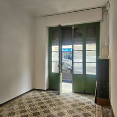 Lloguer Local Comercial a El Poble Sec - Parc de Montju�c. Local comercial en alquiler de 110 m� a pie de calle