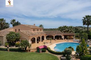 Xalet a Benissa Pueblo. Villa de lujo de estilo rustico en benissa