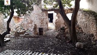 Casa a Benissa Pueblo. Gran casa para reformar con impresionante patio interior en beni