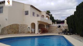 Location Chalet à Pinar de Advocat-Cometa. Chalet con piscina en alquiler en moraira