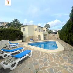 Lloguer Xalet a Casco Urbano. Villa reformada con piscina privada a solo 2 km del centro de mo