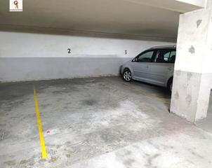 Aparcament cotxe a Benissa Pueblo. Plazas de parking céntricas en edificio residencial