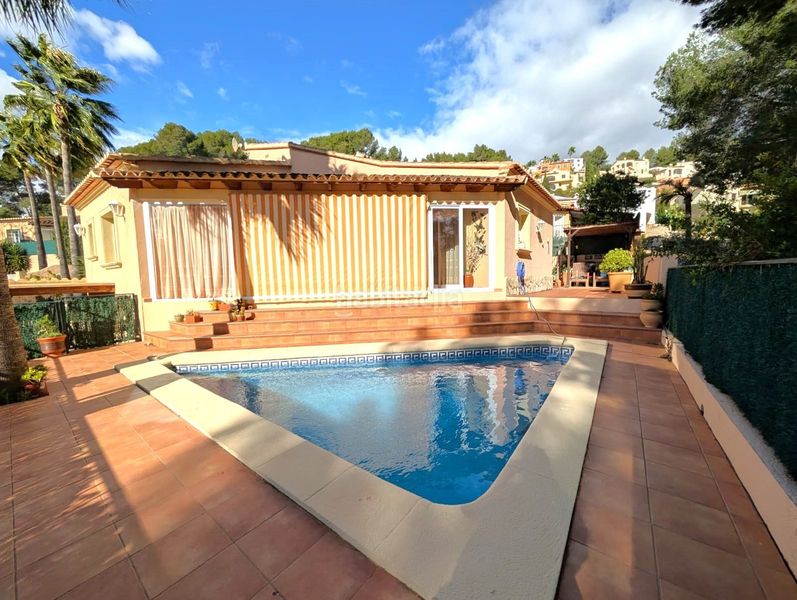 Foto ab528002-56c7-4e01-a487-83873a20e430. Casa amb piscina a Alcalalí