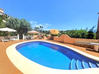 Affitto Casa in Benissa Pueblo. Gran villa con dos viviendas independientes a solo 350 m de las