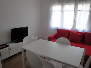 Location Appartement à La Salut. Solo para estudiantes, comodo piso cerca metro lesseps de 3 dorm