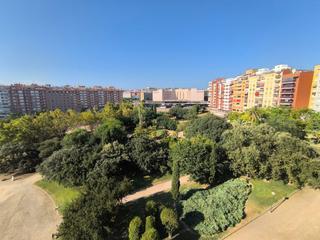Rent Flat in Nou Eixample Sud. Solo estudiantes, comodo piso de 3 dormitorios al lado parc cent